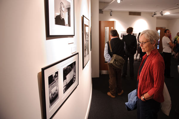 Image: John Minihan photographs of Beckett in the gallery